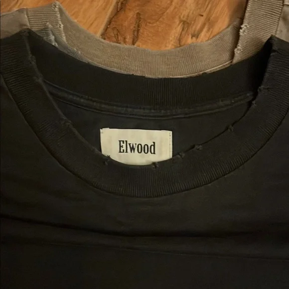 Black Elwood Cropped Tshirt - Picture 2 of 2